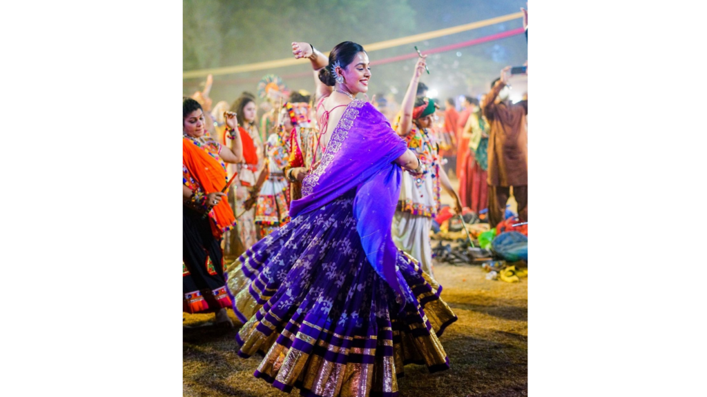 Garba dance significance during Navratri
